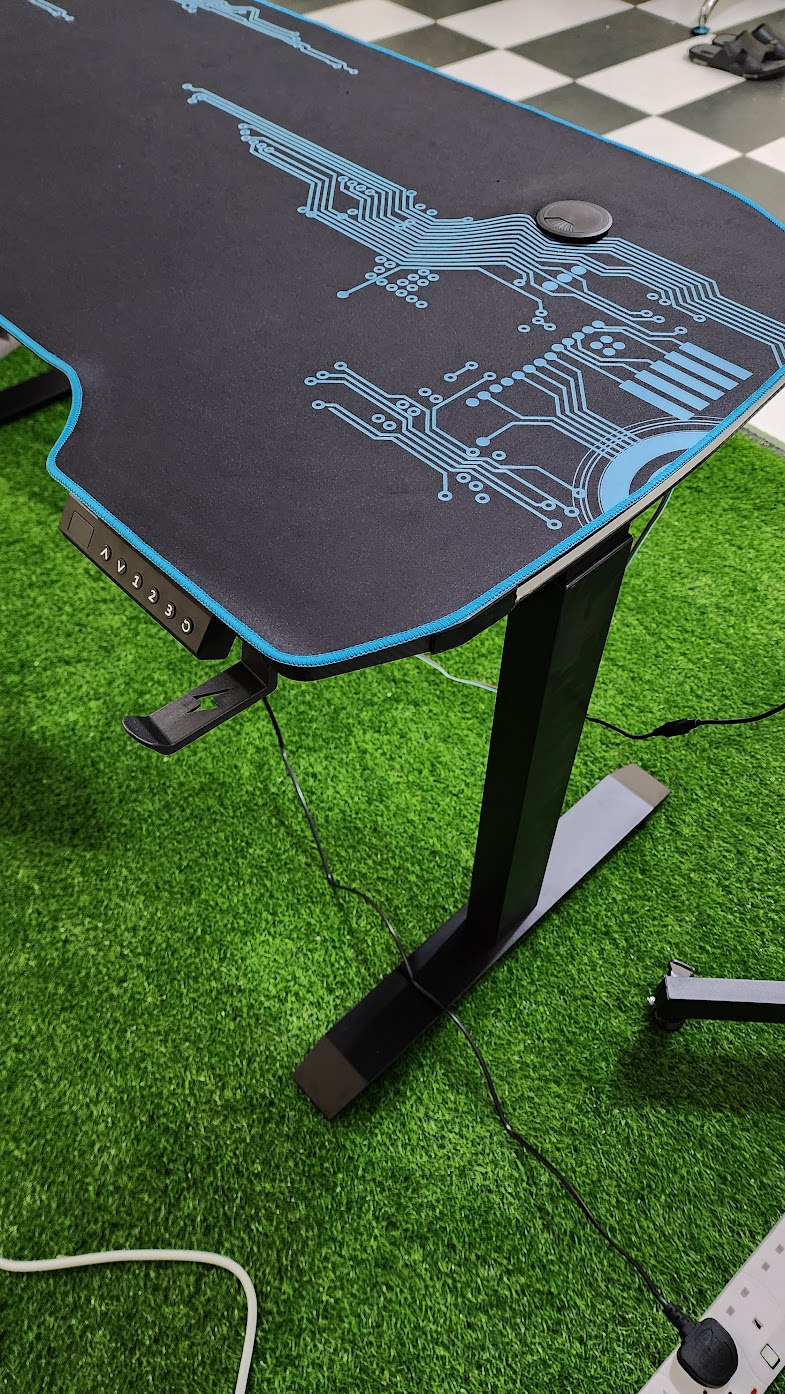 1.8m x 0.6m height adjustable desk