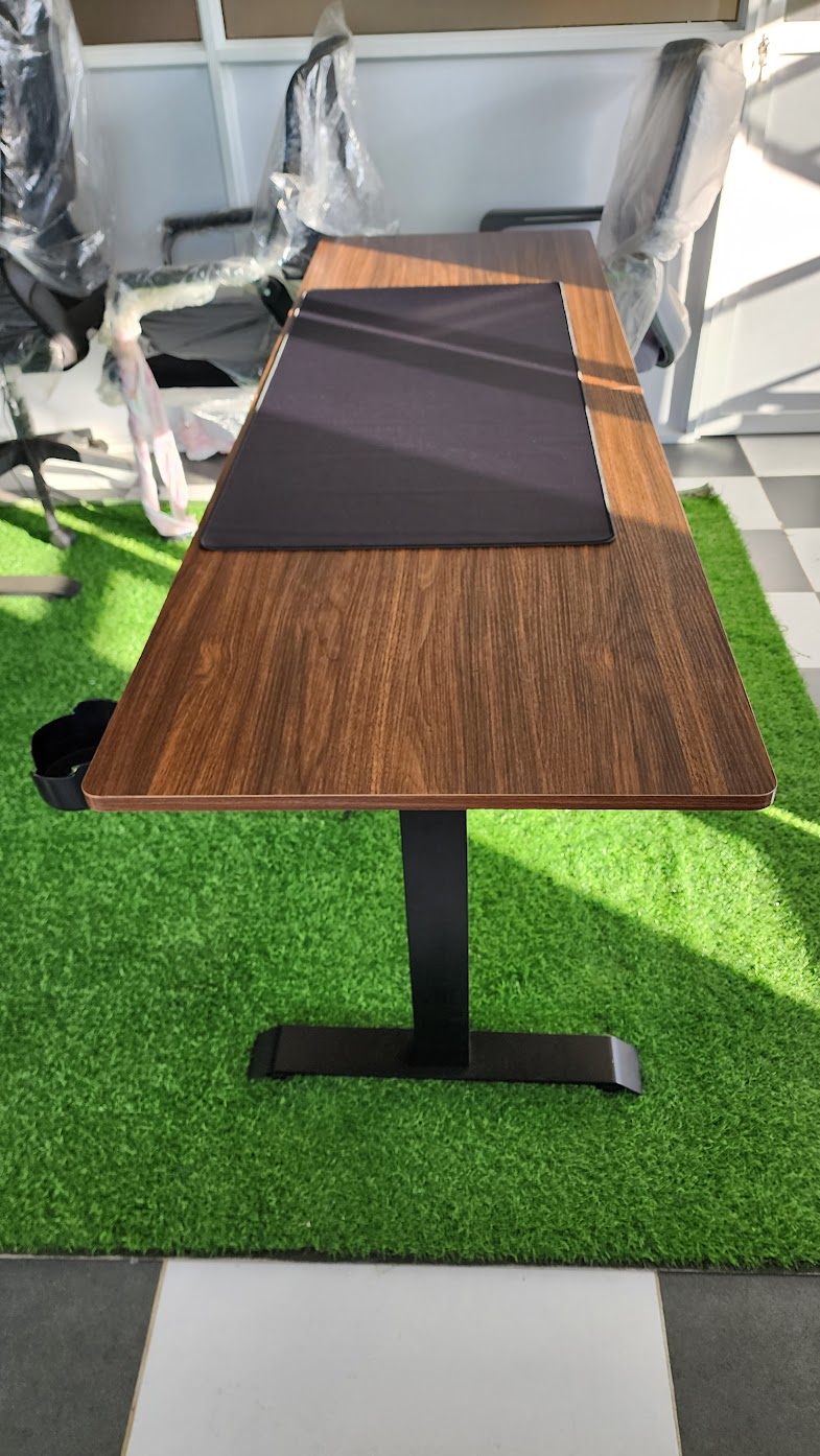 1.8m x 0.6m height adjustable desk