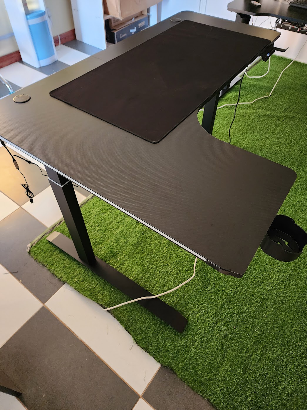 L-shaped height adjustable desk